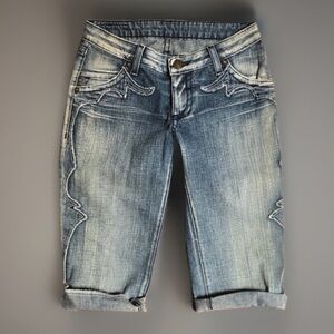 Robin's Jean sz 28 CHIC Destroyed Festival Chic Light Denim Cropped Capr…